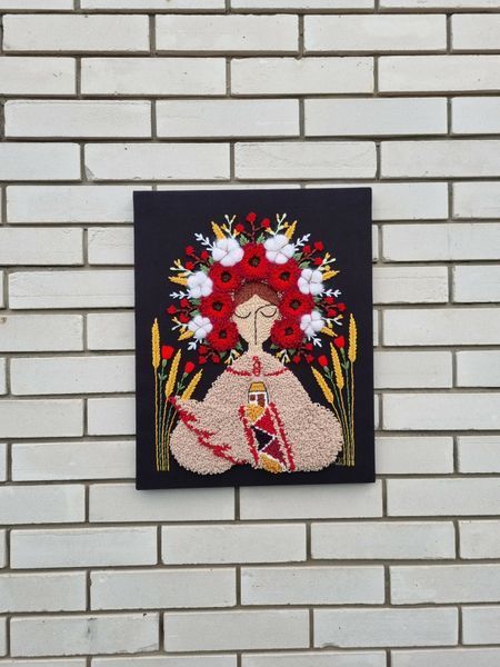 Картина килимової вишивки "Берегиня з бавовною" 10015 фото
